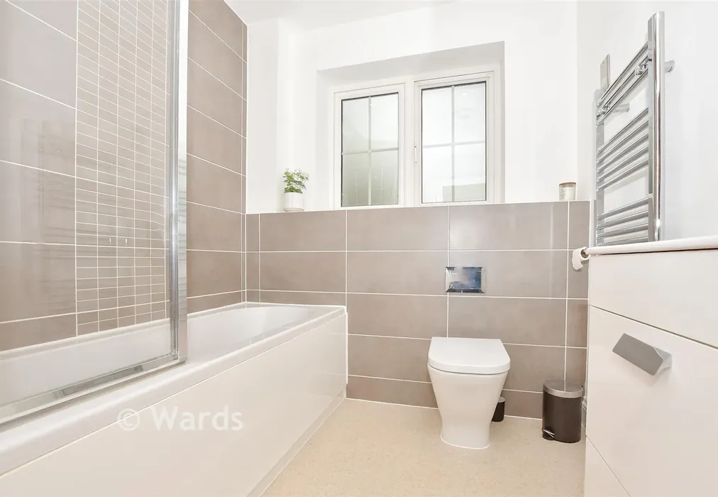 Bathroom - Farleigh Heights, Tovil, Kent - Wards of Kent