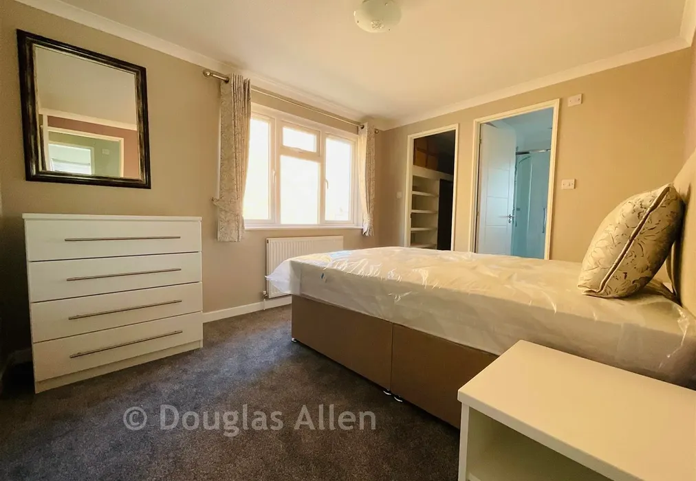 Bedroom 1 - Hawk Hill, Battlesbridge, Wickford, Essex - Wards of Kent