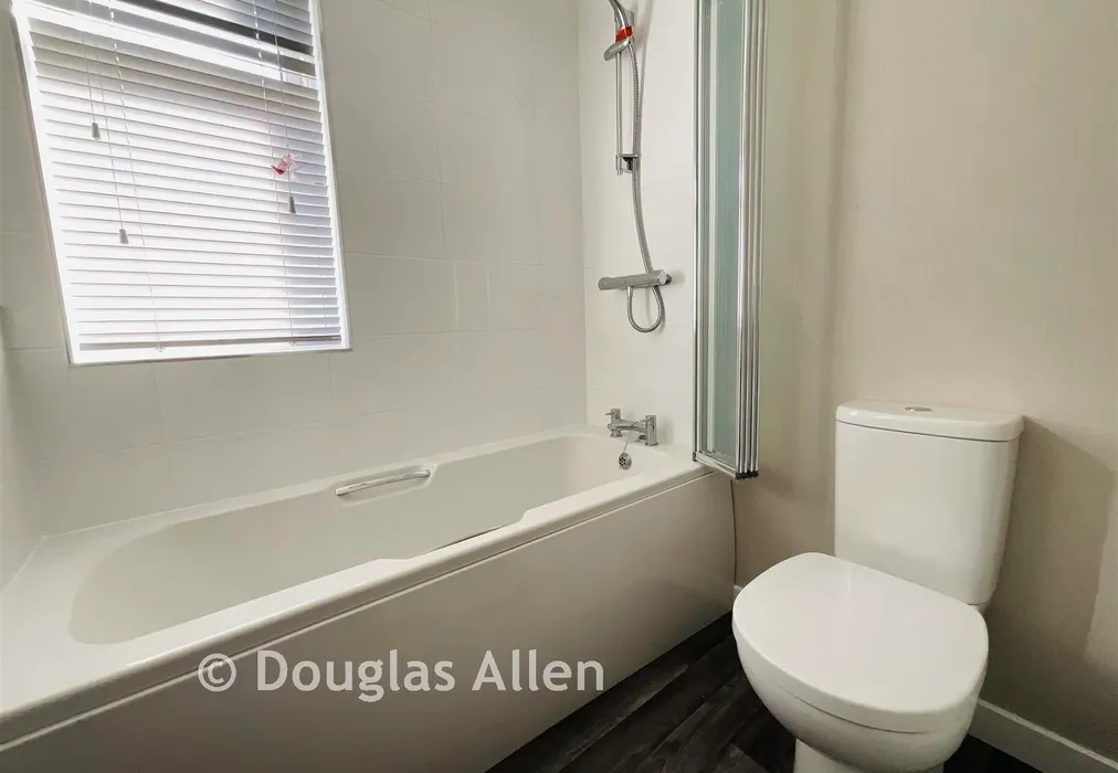 Bathroom - Hawk Hill, Battlesbridge, Wickford, Essex - Wards of Kent