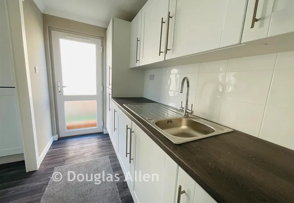 Kitchen - Hawk Hill, Battlesbridge, Wickford, Essex - Wards of Kent