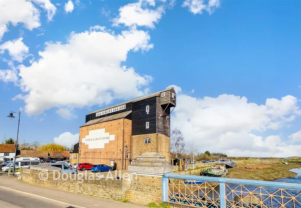 External Lifestyle Photograph - Hawk Hill, Battlesbridge, Wickford, Essex - Wards of Kent