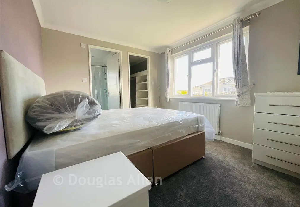 Bedroom 1 - Hawk Hill, Battlesbridge, Wickford, Essex - Wards of Kent