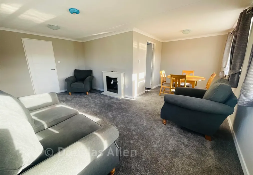 Lounge/Diner - Hawk Hill, Battlesbridge, Wickford, Essex - Wards of Kent