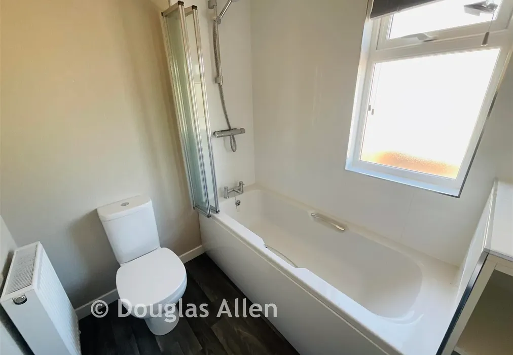 Bathroom - Hawk Hill, Battlesbridge, Wickford, Essex - Wards of Kent