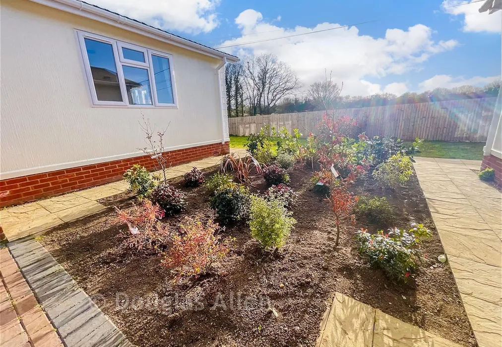 Garden Area - Hawk Hill, Battlesbridge, Wickford, Essex - Wards of Kent