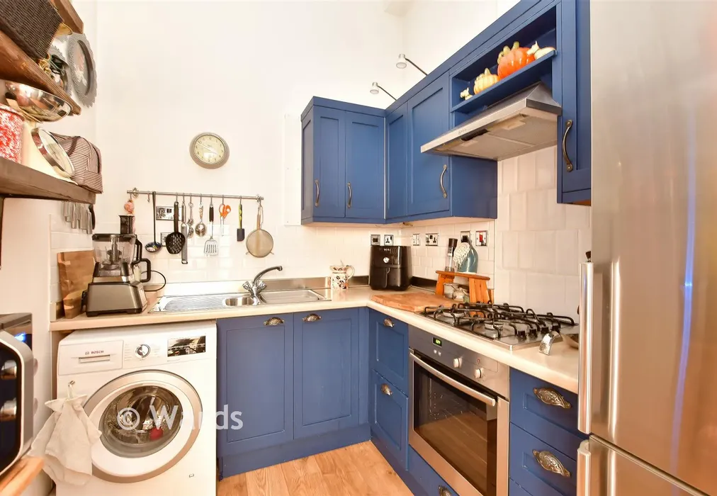 Kitchen - Fennel Close, Maidstone, Kent - Wards of Kent