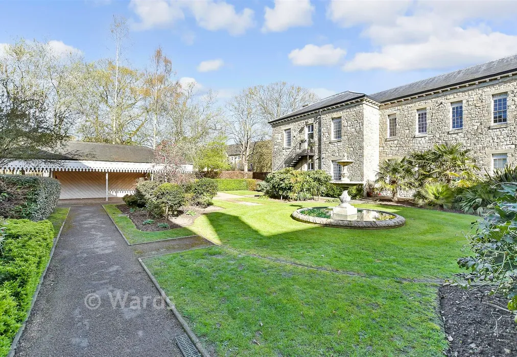 Communal Gardens - Fennel Close, Maidstone, Kent - Wards of Kent