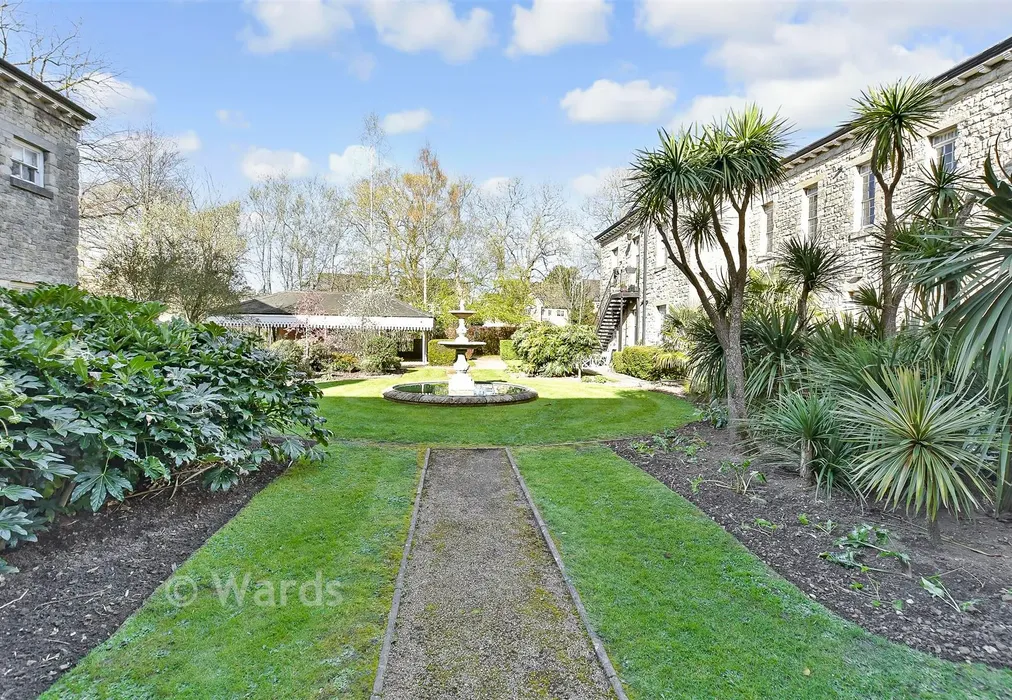 Communal Gardens - Fennel Close, Maidstone, Kent - Wards of Kent