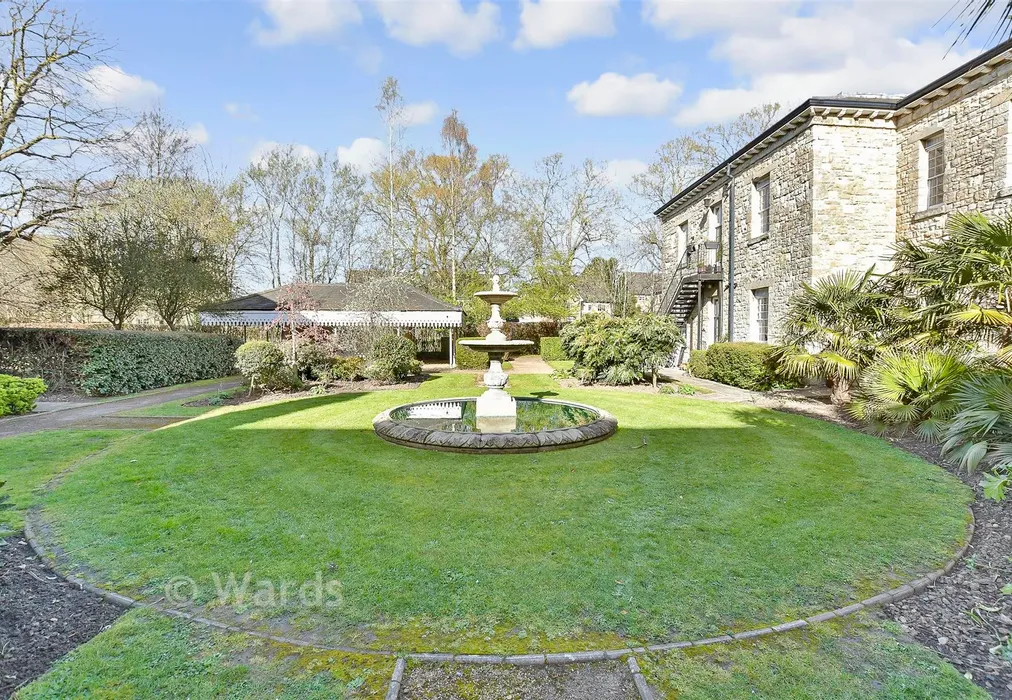 Communal Gardens - Fennel Close, Maidstone, Kent - Wards of Kent