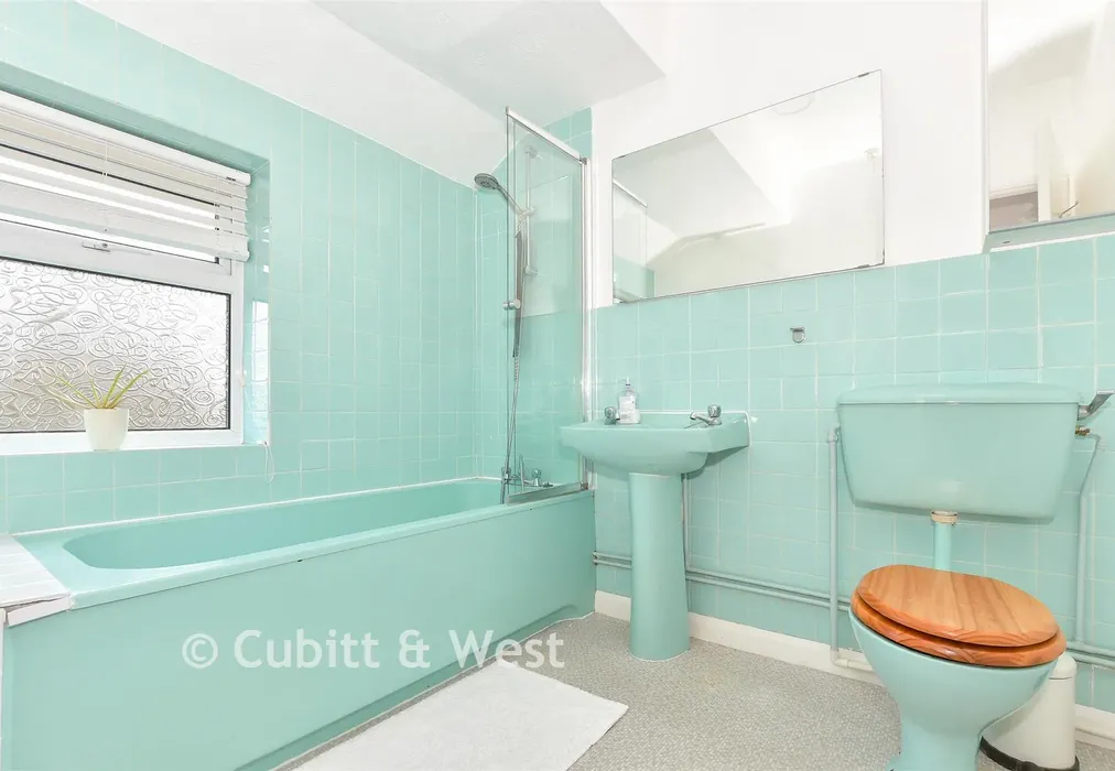 Bathroom - Semley Road, Hassocks, West Sussex - Wards of Kent