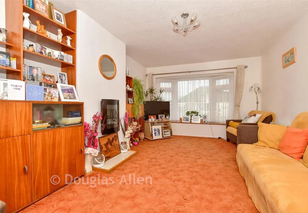 Lounge - Romney Road, Billericay, Essex - Wards of Kent