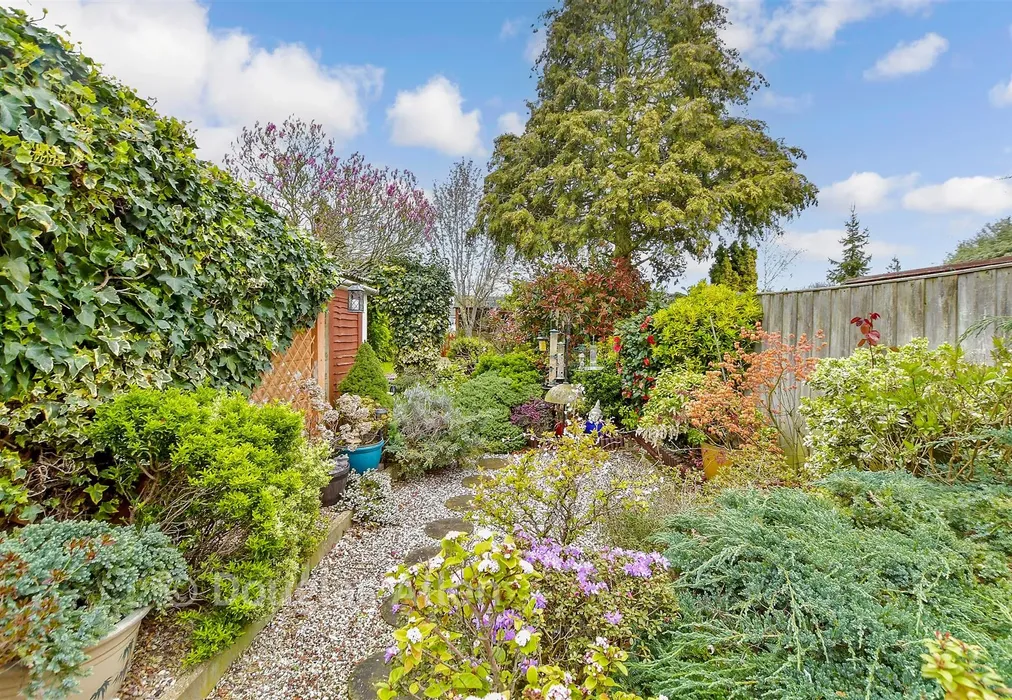 Rear Garden - Romney Road, Billericay, Essex - Wards of Kent