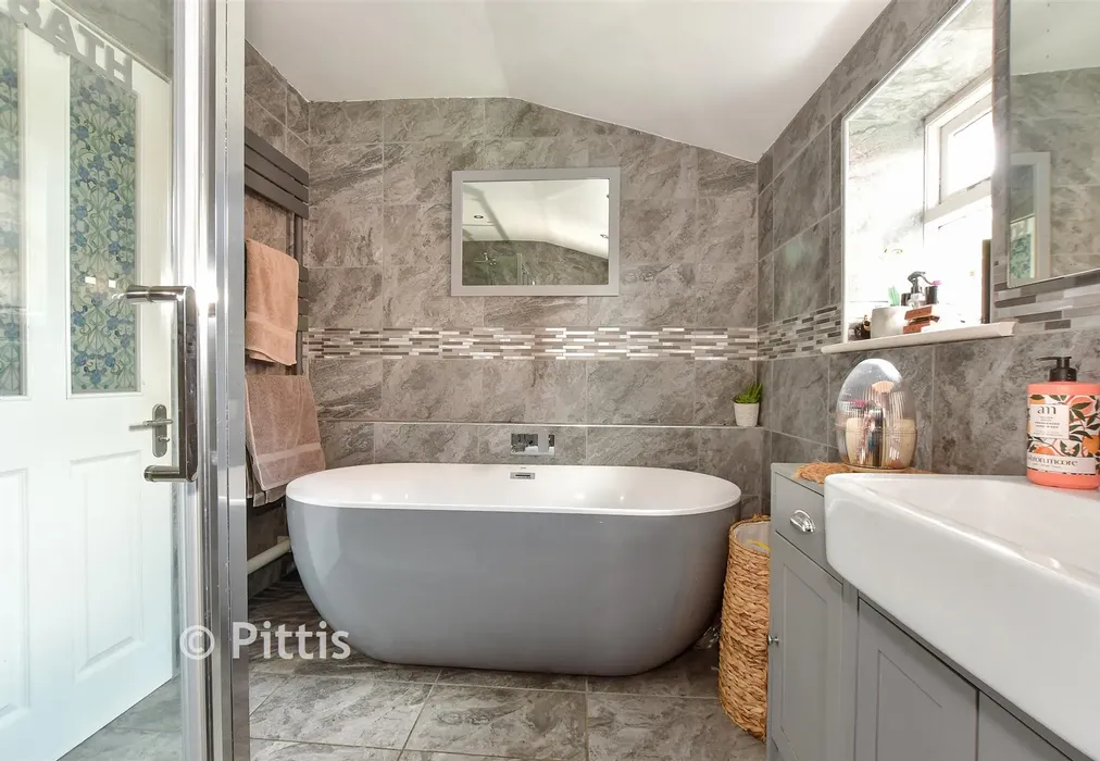 Bathroom - Whitepit Lane, Newport, Isle of Wight - Wards of Kent
