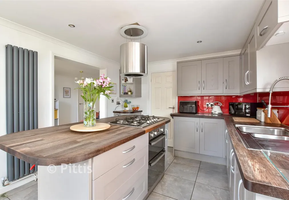 Kitchen - Whitepit Lane, Newport, Isle of Wight - Wards of Kent