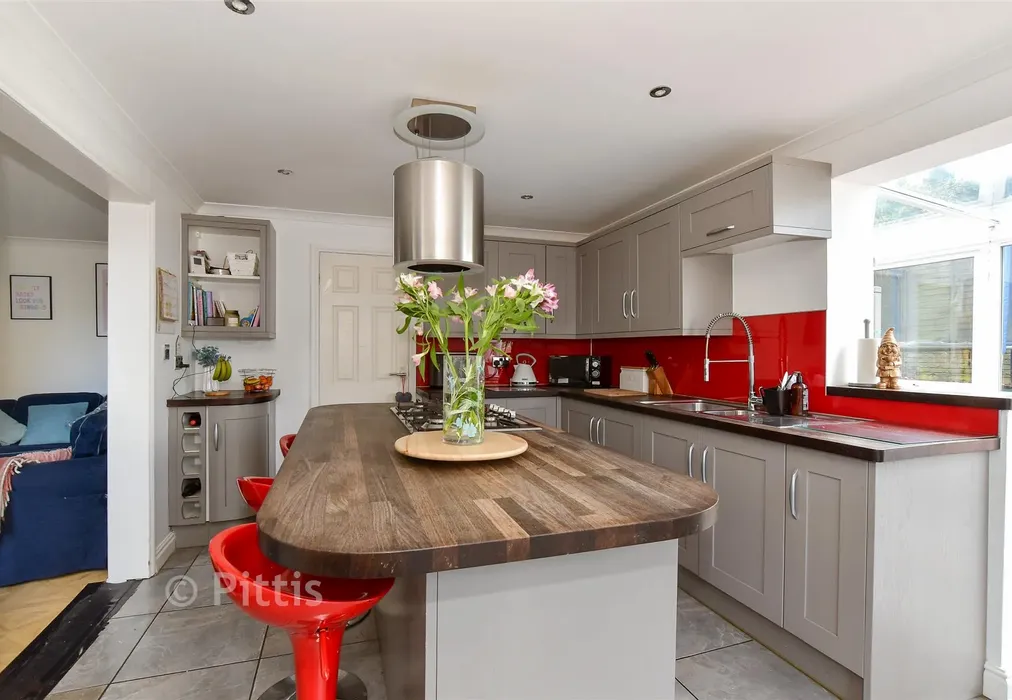 Kitchen - Whitepit Lane, Newport, Isle of Wight - Wards of Kent