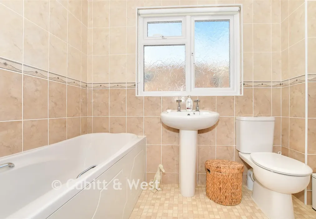 Bathroom - Downsview Avenue, Woodingdean, Brighton, East Sussex - Wards of Kent