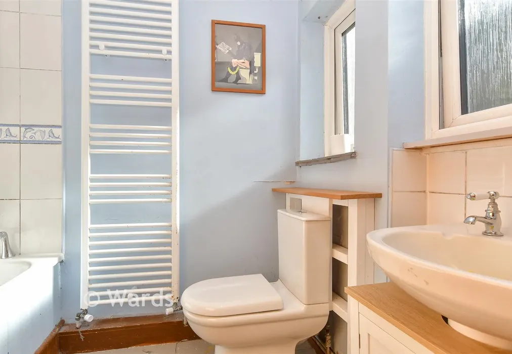 Bathroom - Bush Road, Cuxton, Rochester, Kent - Wards of Kent