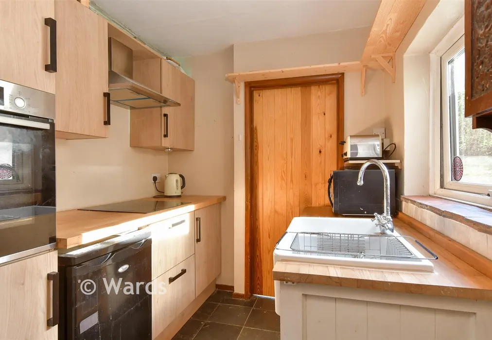 Kitchen - Bush Road, Cuxton, Rochester, Kent - Wards of Kent