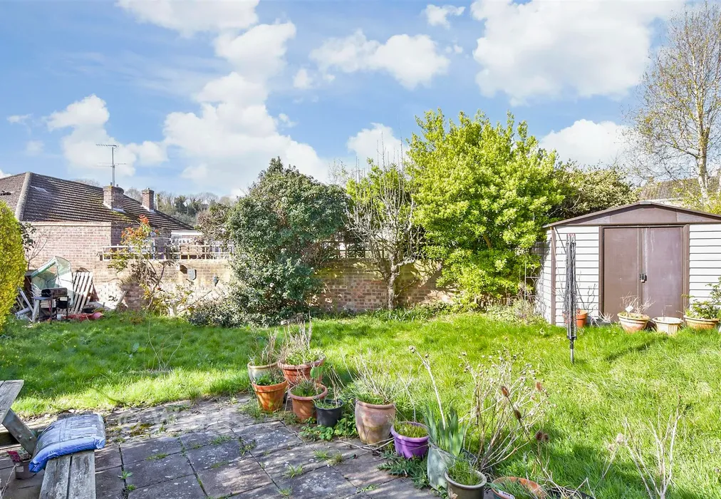 Front Garden - Bush Road, Cuxton, Rochester, Kent - Wards of Kent