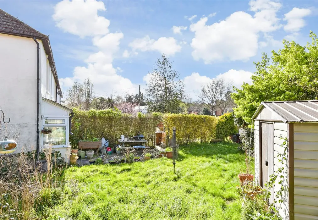 Front Garden - Bush Road, Cuxton, Rochester, Kent - Wards of Kent