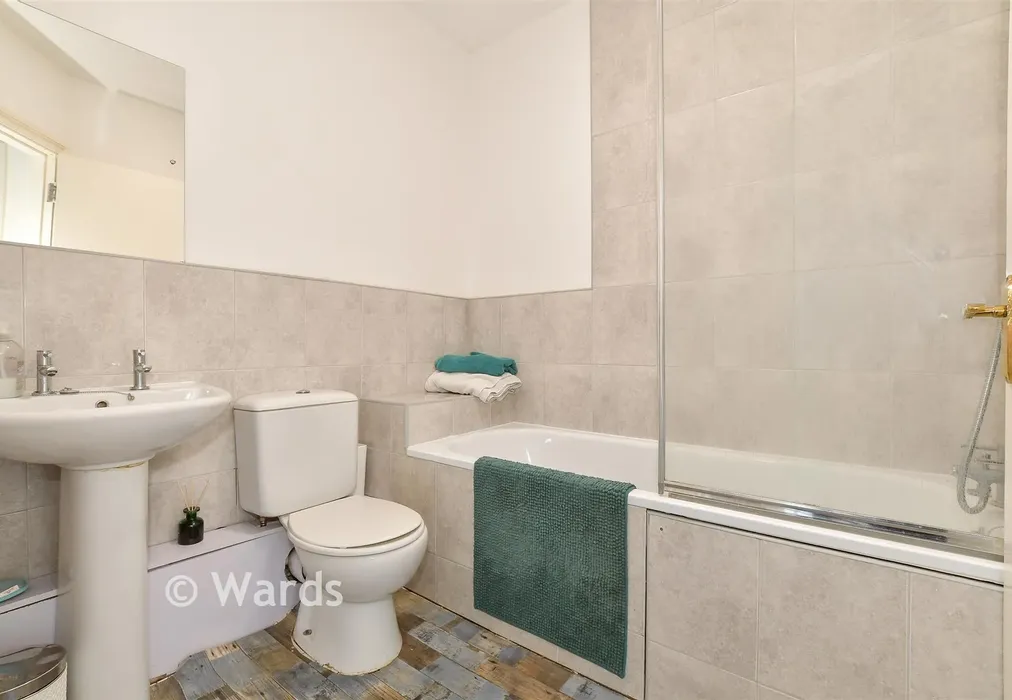 Bathroom - Richmond Street, Herne Bay, Kent - Wards of Kent