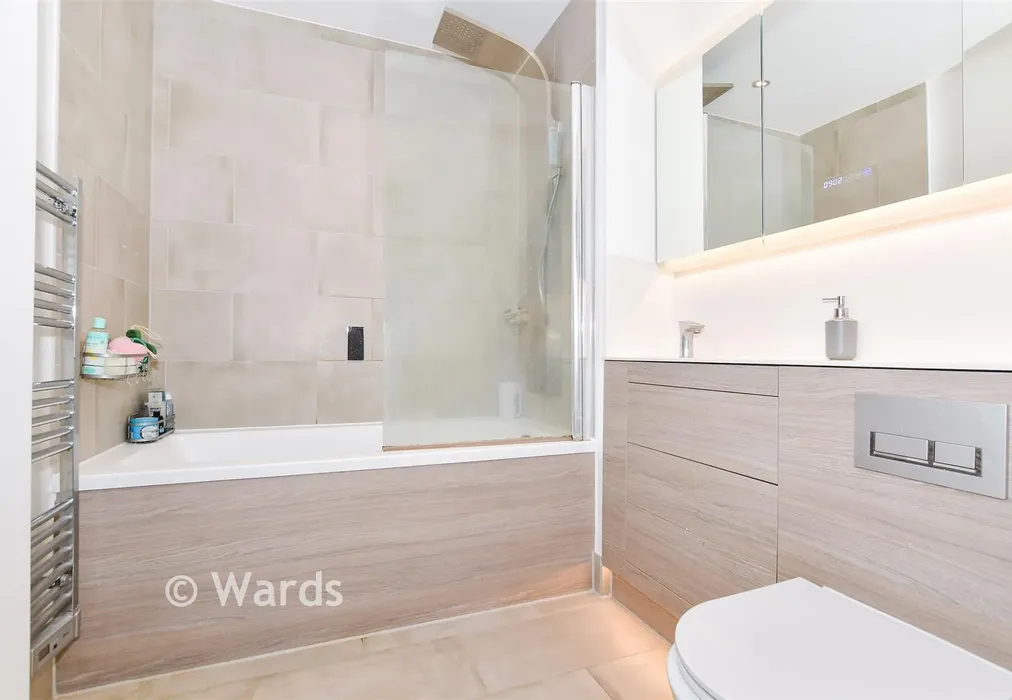 En-Suite Bathroom - Leander Heights, Mill Wood, Maidstone, Kent - Wards of Kent