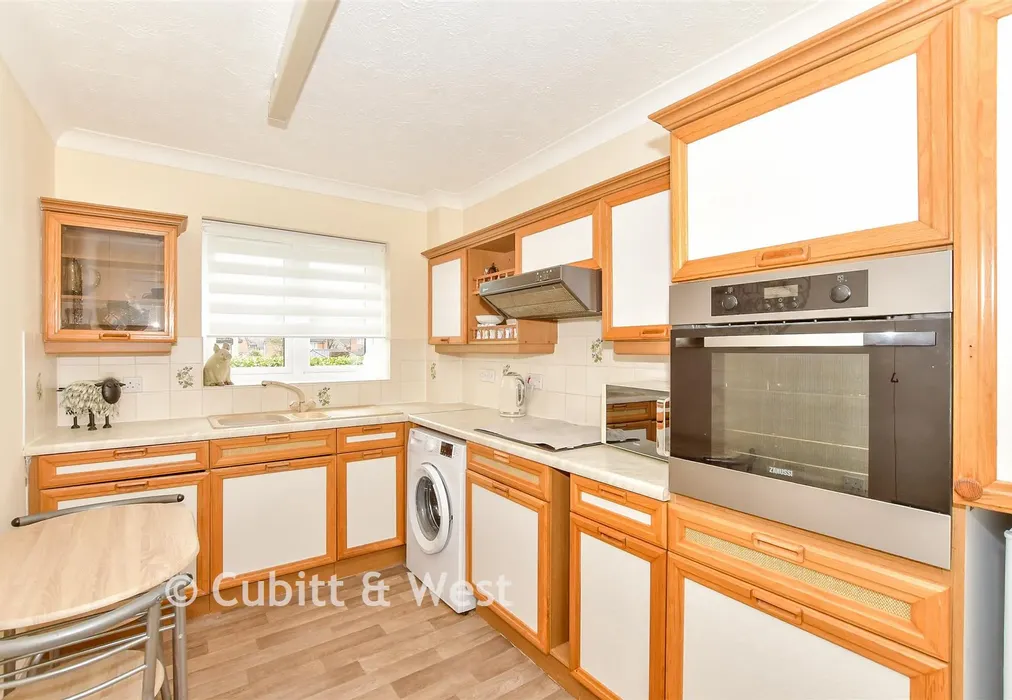 Kitchen - Havant Road, Horndean, Waterlooville, Hampshire - Wards of Kent