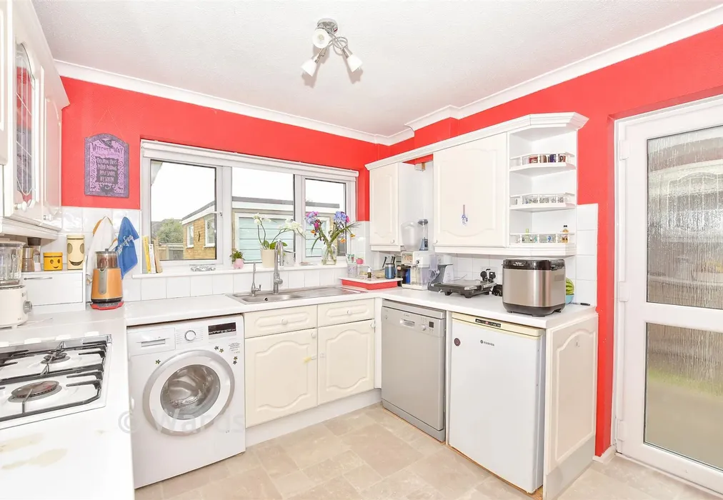 Kitchen - Halstow Close, Loose, Maidstone, Kent - Wards of Kent