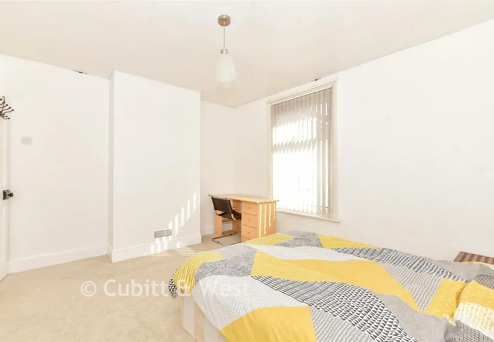 Bedroom 1 - Ventnor Road, Southsea, Hampshire - Wards of Kent