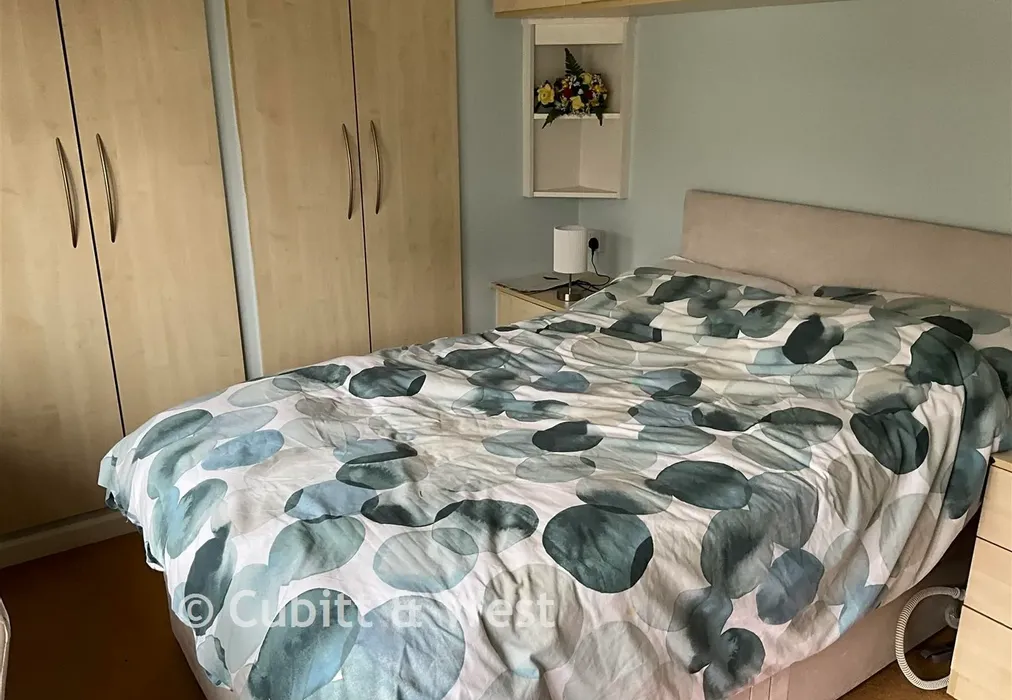 Bedroom 1 - Emms Lane, Brooks Green, West Sussex - Wards of Kent