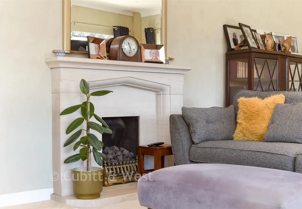 Internal Feature - Grange Close, Merstham, Surrey - Wards of Kent