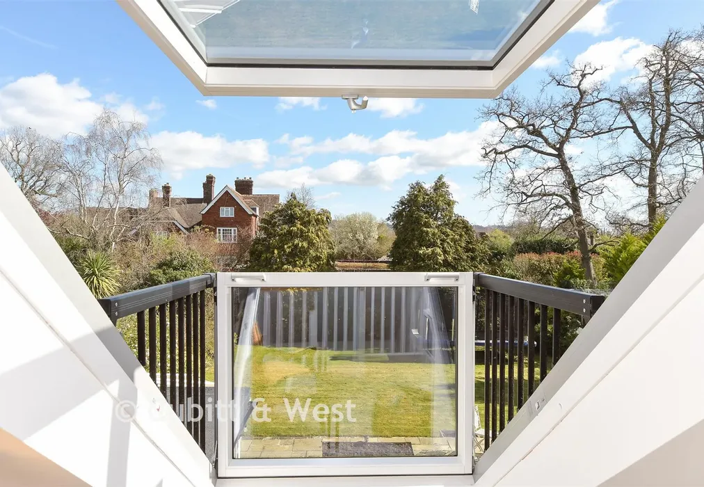 Internal Feature - Grange Close, Merstham, Surrey - Wards of Kent