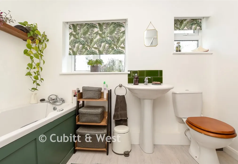 Bathroom - Grange Close, Merstham, Surrey - Wards of Kent