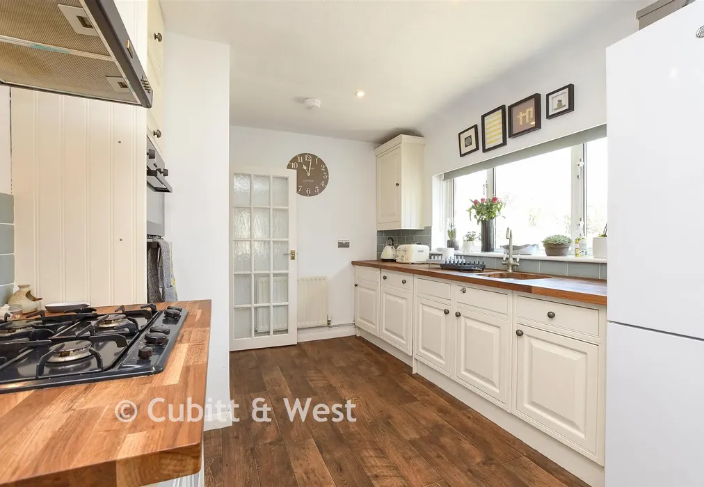 Kitchen - Grange Close, Merstham, Surrey - Wards of Kent