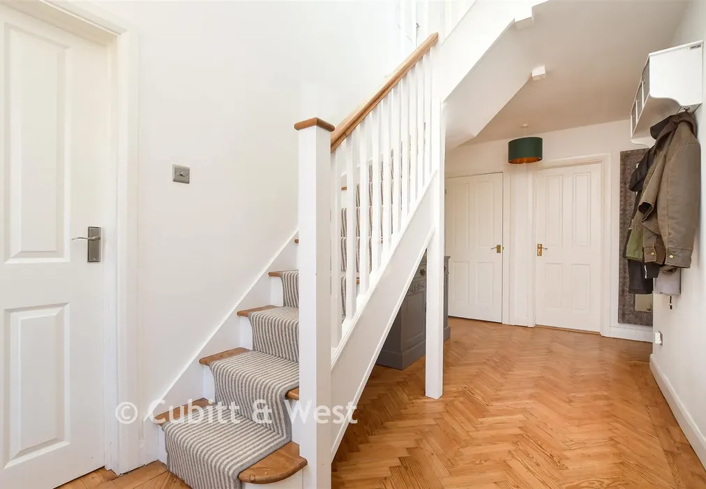 Entrance Hall - Grange Close, Merstham, Surrey - Wards of Kent