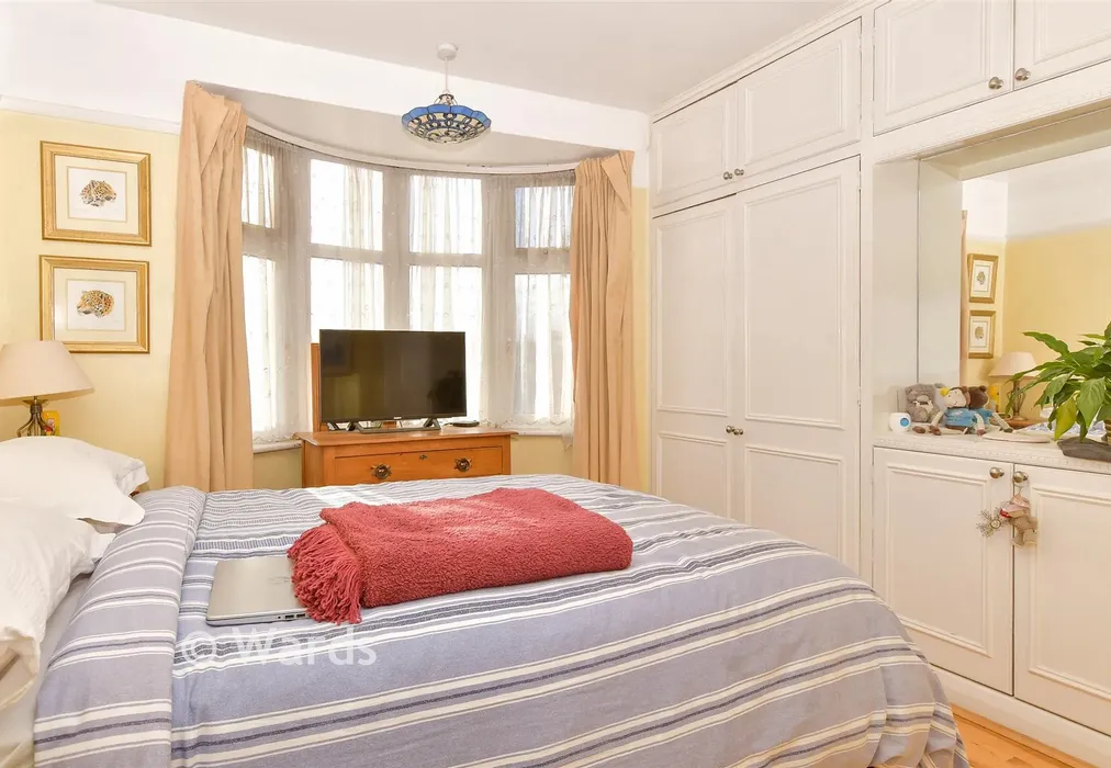Bedroom 1 - St. William's Way, Rochester, Kent - Wards of Kent