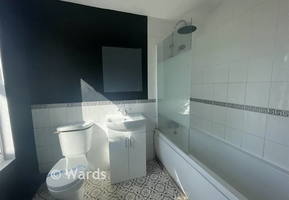 Bathroom - Bramley Road, Snodland, Kent - Wards of Kent
