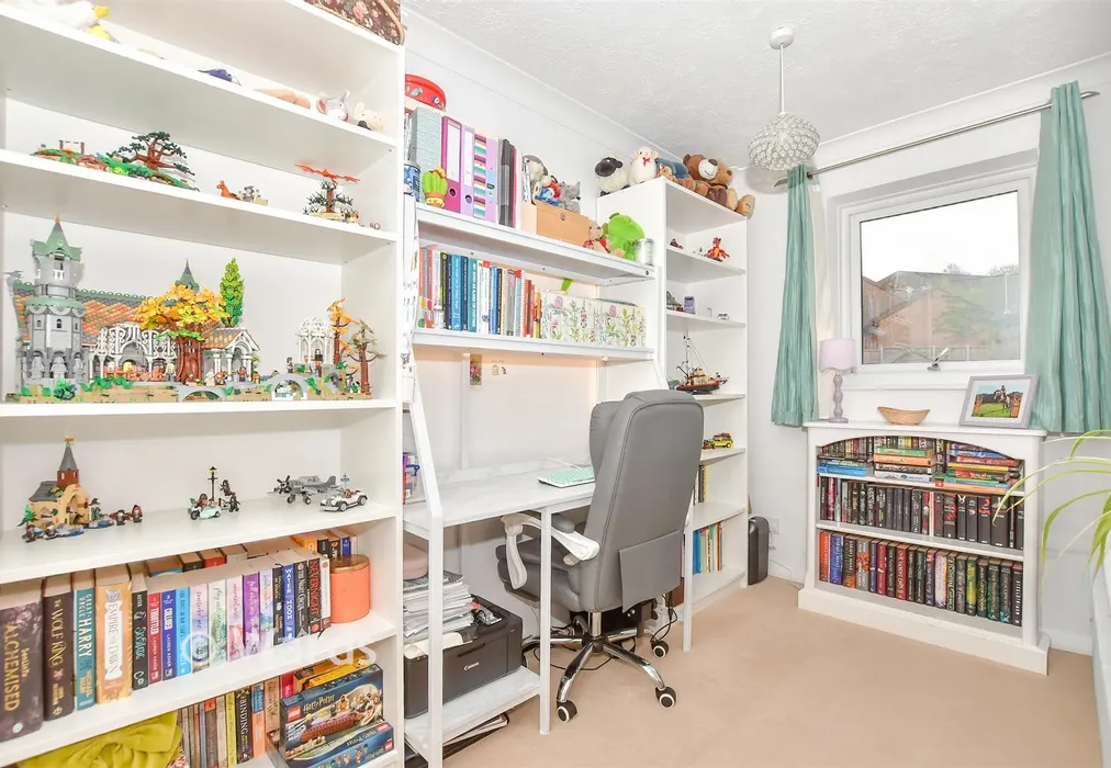 Bedroom 2 - The Quern, Maidstone, Kent - Wards of Kent