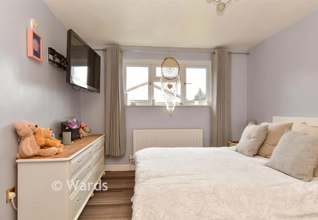 Bedroom 1 - Somerset Close, Walderslade, Chatham, Kent - Wards of Kent