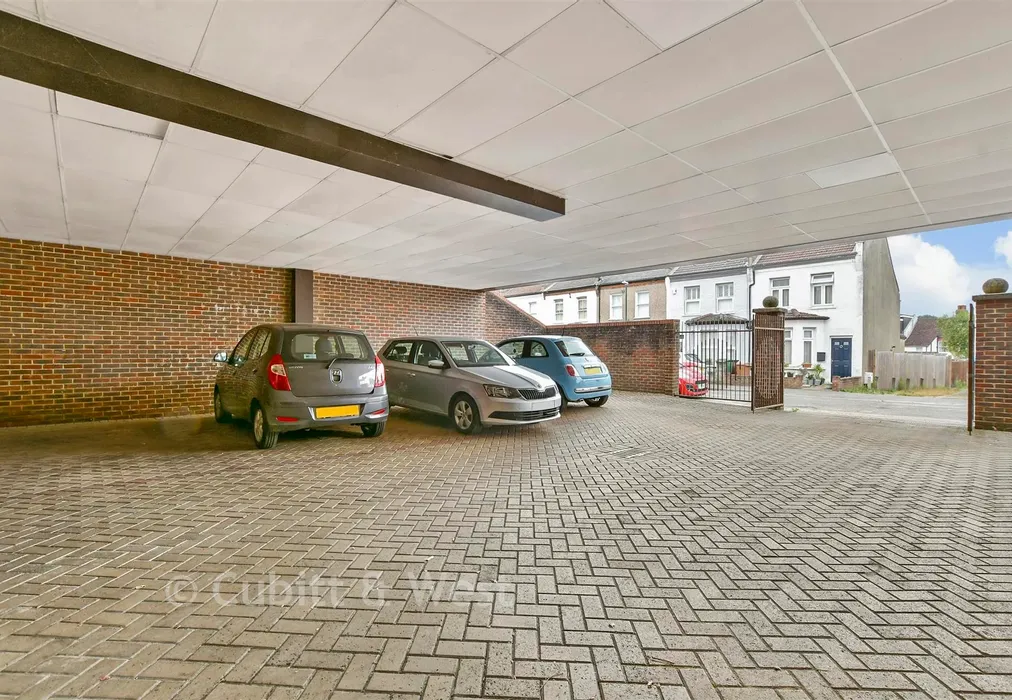 Garage - Station Road, Sutton, Surrey - Wards of Kent