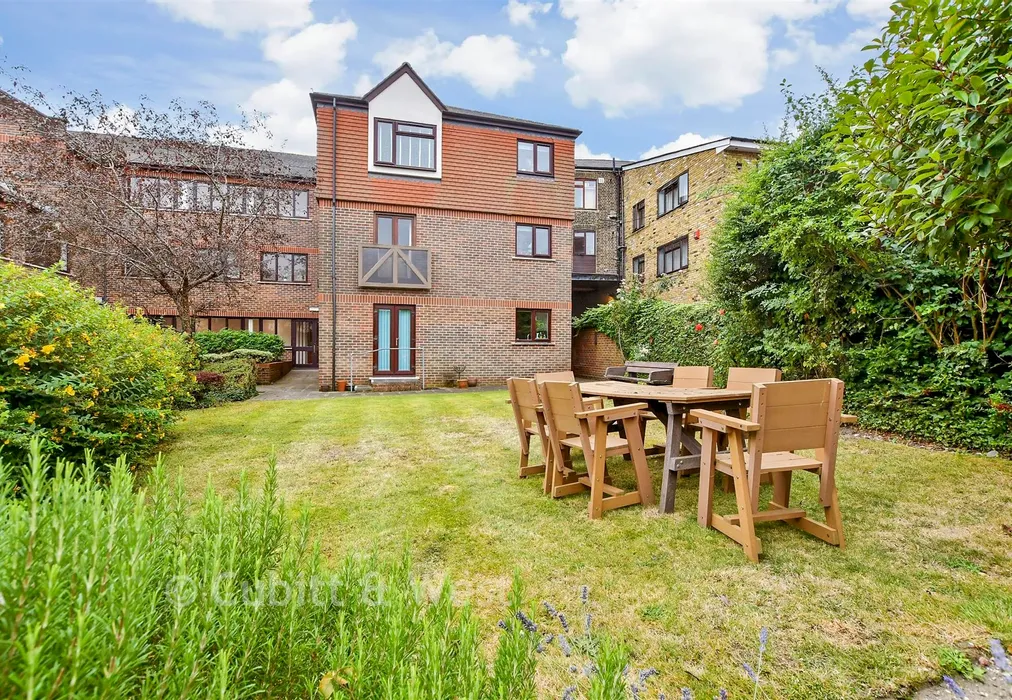 Communal Gardens - Station Road, Sutton, Surrey - Wards of Kent