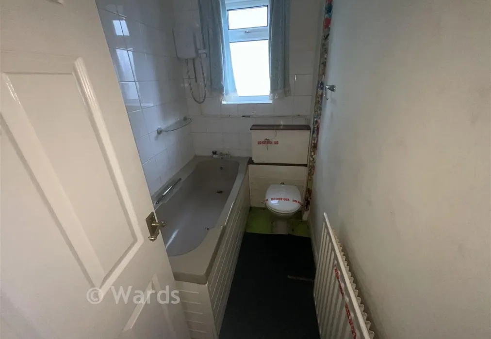 Bathroom2 - Victoria Street, Gillingham, Kent - Wards of Kent