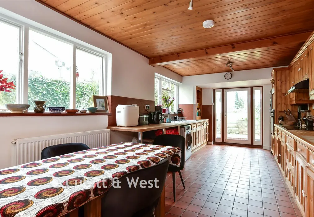Kitchen - Waldegrave Road, Brighton, East Sussex - Wards of Kent