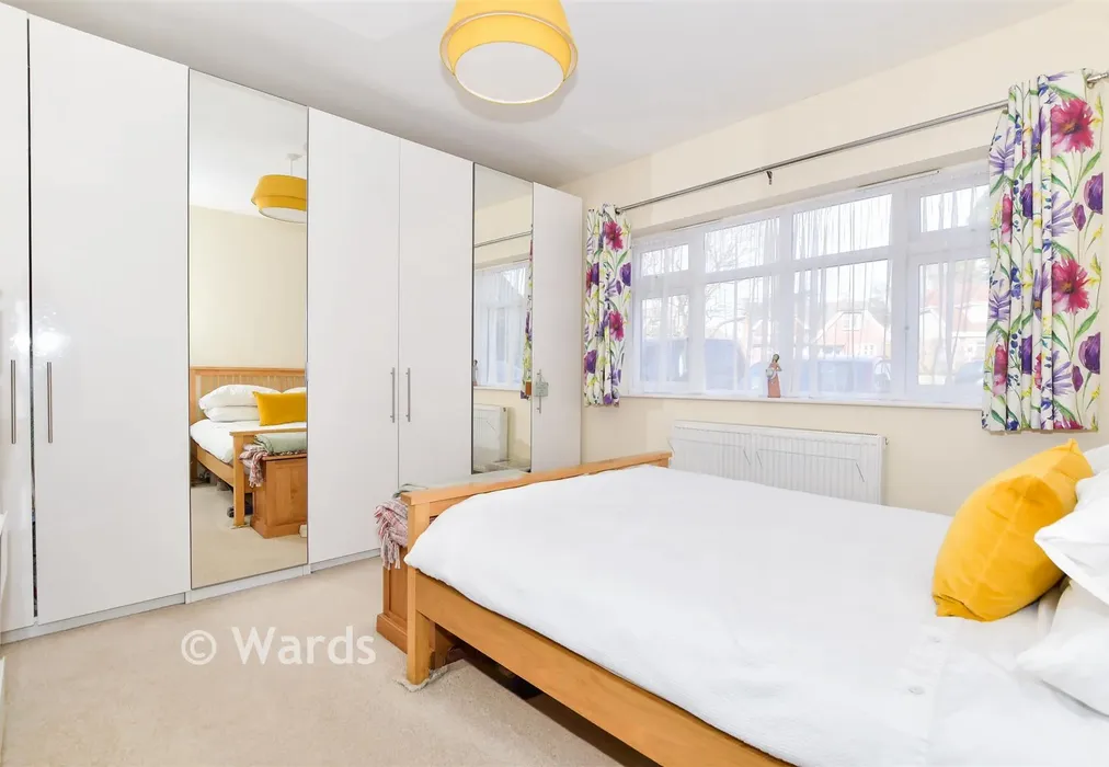 Bedroom 1 - Manor Rise, Bearsted, Maidstone, Kent - Wards of Kent
