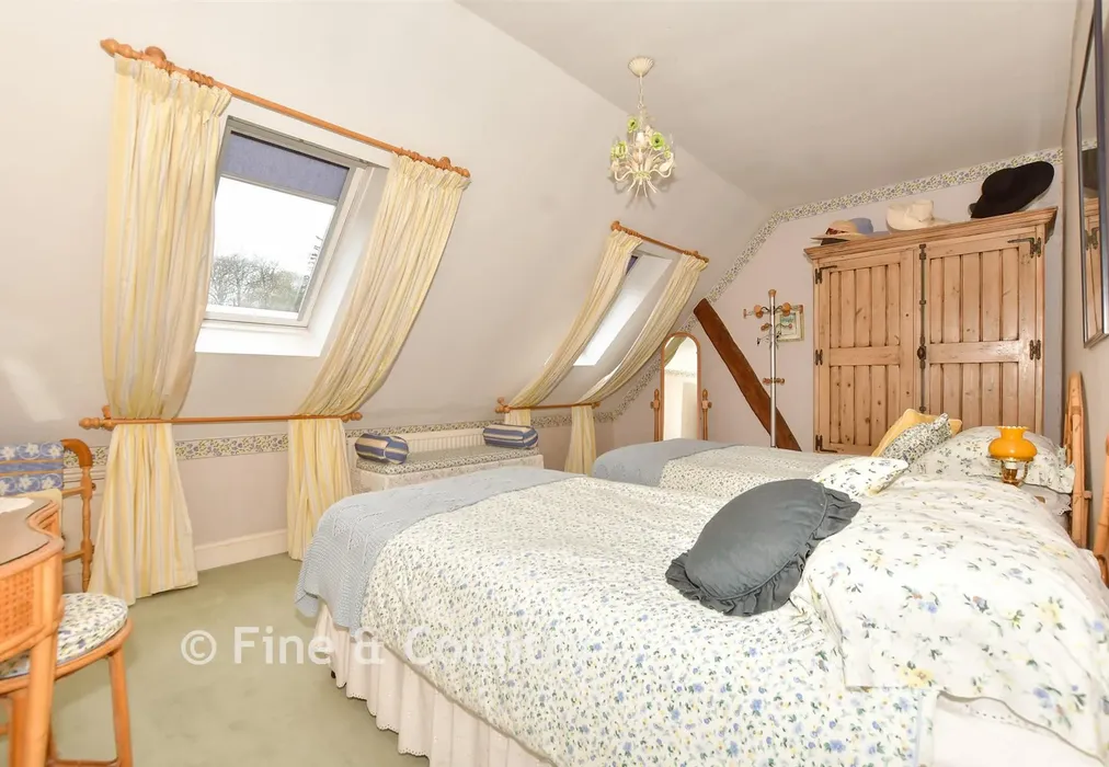 Bedroom 2 - Acrise, Folkestone, Kent - Wards of Kent