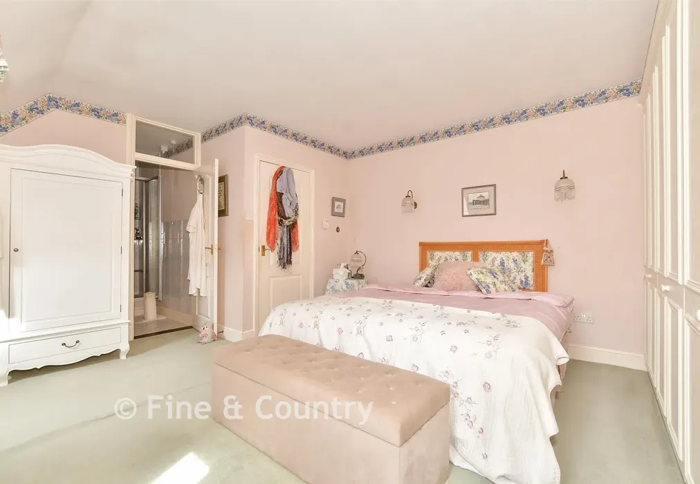 Principal Bedroom - Acrise, Folkestone, Kent - Wards of Kent