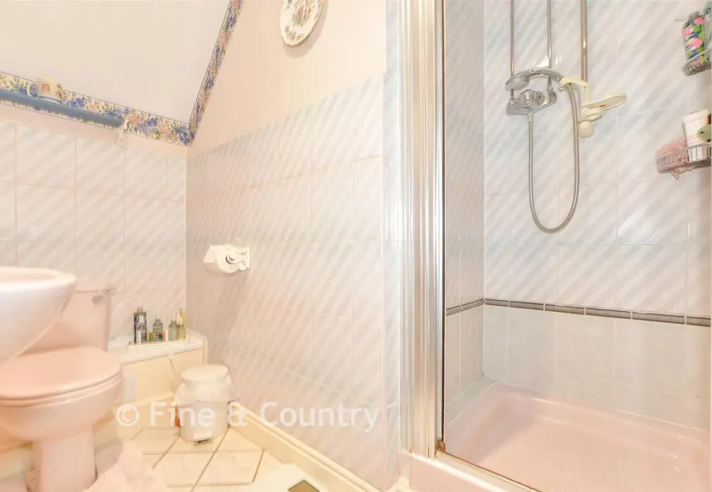 En-Suite Shower Room - Acrise, Folkestone, Kent - Wards of Kent
