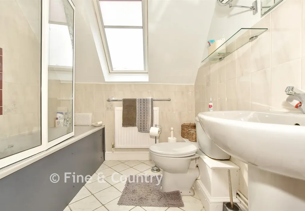 Bathroom - Acrise, Folkestone, Kent - Wards of Kent
