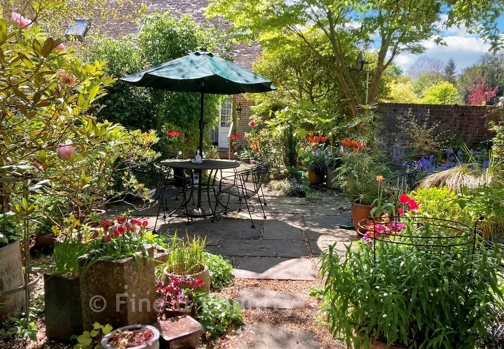 Rear Garden - Acrise, Folkestone, Kent - Wards of Kent