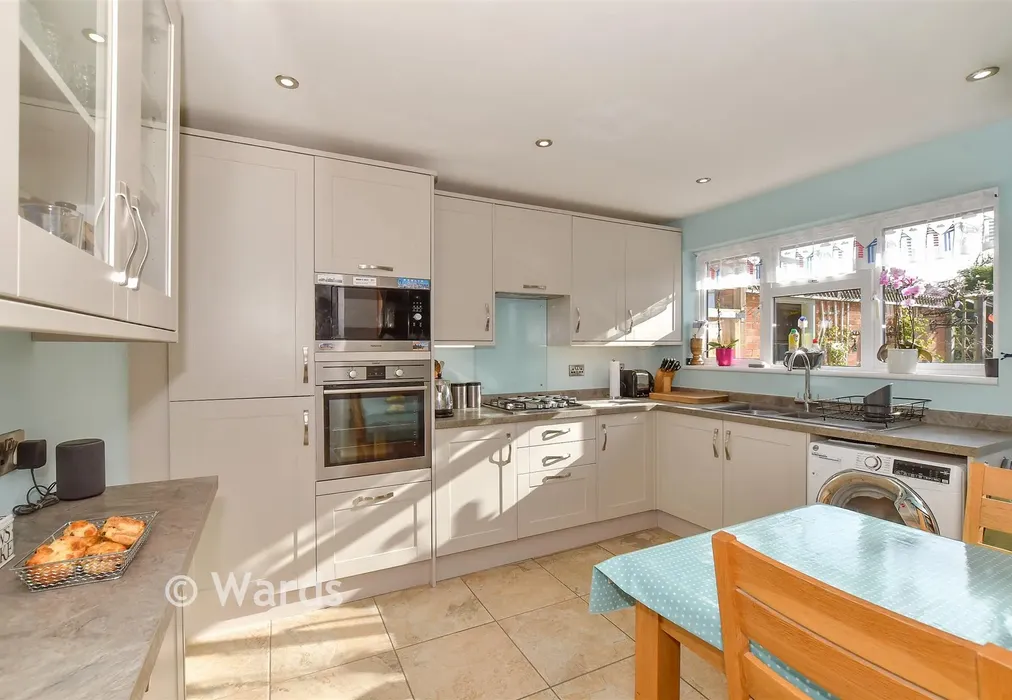 Kitchen - Cherry Gardens, Herne Bay, Kent - Wards of Kent